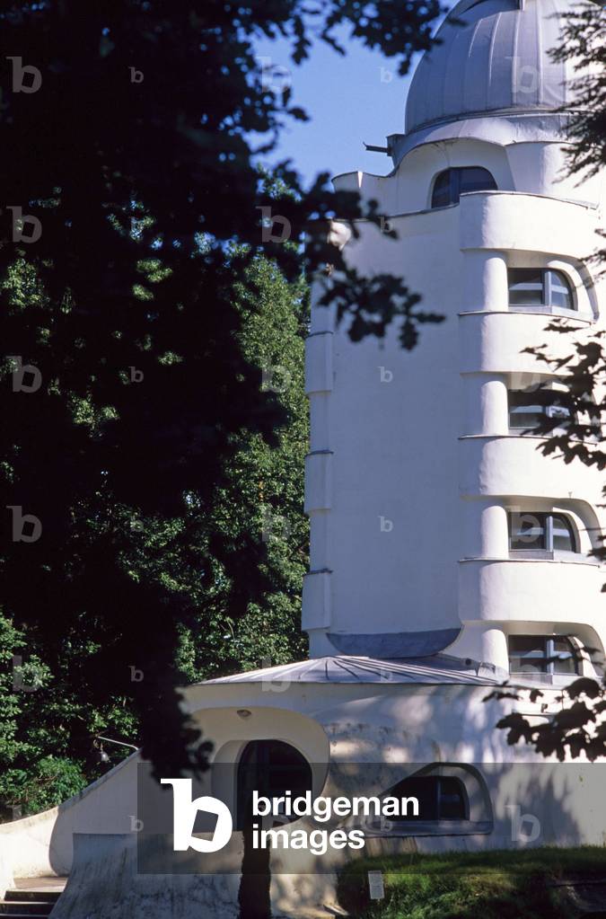 The Einstein Tower in Potsdam, Germany. Realisation 1920-1924, architect Erich Mendelsohn (1887-1953). The observatory tower is named after Albert Einstein, who studied there. Photography 10/05/88.
