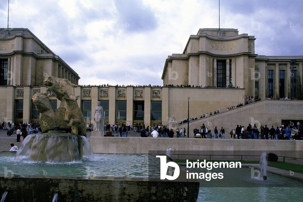 The Palais de Chaillot in Paris. Construction 1937 architects Jacques Carlu (1890-1976), Louis Hippolyte Boileau (1878-1948) and Leon Azema (1888-1978).