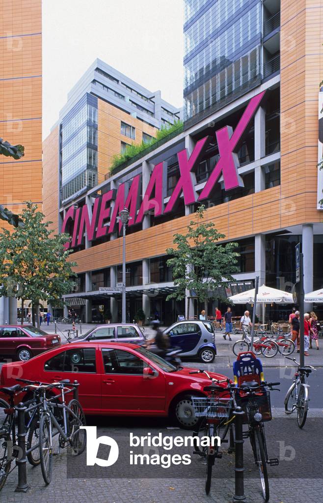 Cinemaxx, Potsdamertrasse to Berlin (Germany). Architects Ulrike Lauber and Wolfman Wohr, 1996-1998. Photography 15/08/03.