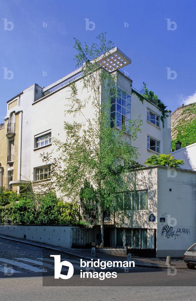 La Villa Guggenbuhl, 14 rue Nansouty in Paris 75014. Architect Andre Lurcat (1894-1970), 1926-1927. Built for Walter Guggenbuhl, Zurich painter. Constructed of weapon concrete, the building, facing Montsouris Park, has a large workshop and a physical exercise room on the second floor terrace. Photographir 03/06/88.