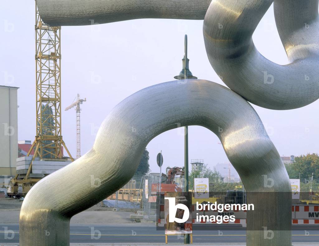 Berlin sculpture, (1987) by Martin Denninghoff and Brigitte Matschinsky, in the Charlottenburg district of Berlin (Germany). Celebrated for the 750th anniversary of the city, this sculpture designed two years before the fall of the Berlin Wall symbolizes the split of the city. Photography 2003.
