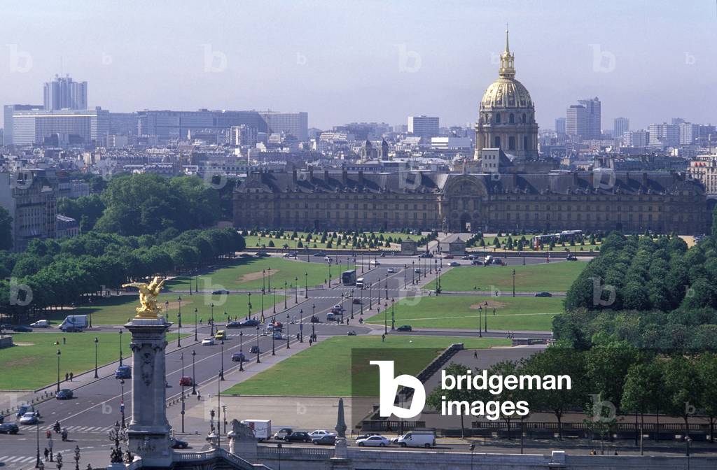 L'Esplanade des Invalides, Paris 75007. Architecture of Liberal Bruand and Jules Hardouin Mansart realized between 1671 and 1676. Louis XIV founded by an edit of 24 May 1670 the first French hospital to receive soldiers who had become disabled. He immediately received more than 5,000 residents. Today the hotel houses the armee museums, a library and many administrative services. The Esplanade des Invalides was traced in 1704 in front of the Hotel des Invalides.