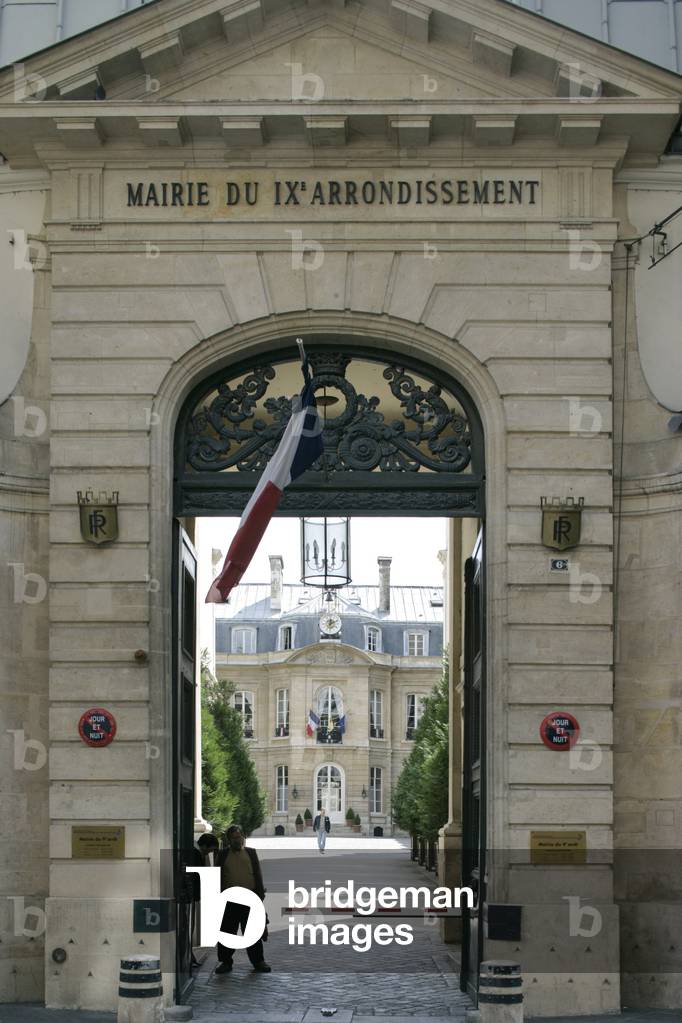 The Mayor of the/eme arrondissement in Paris. Photography 11/09/07.
