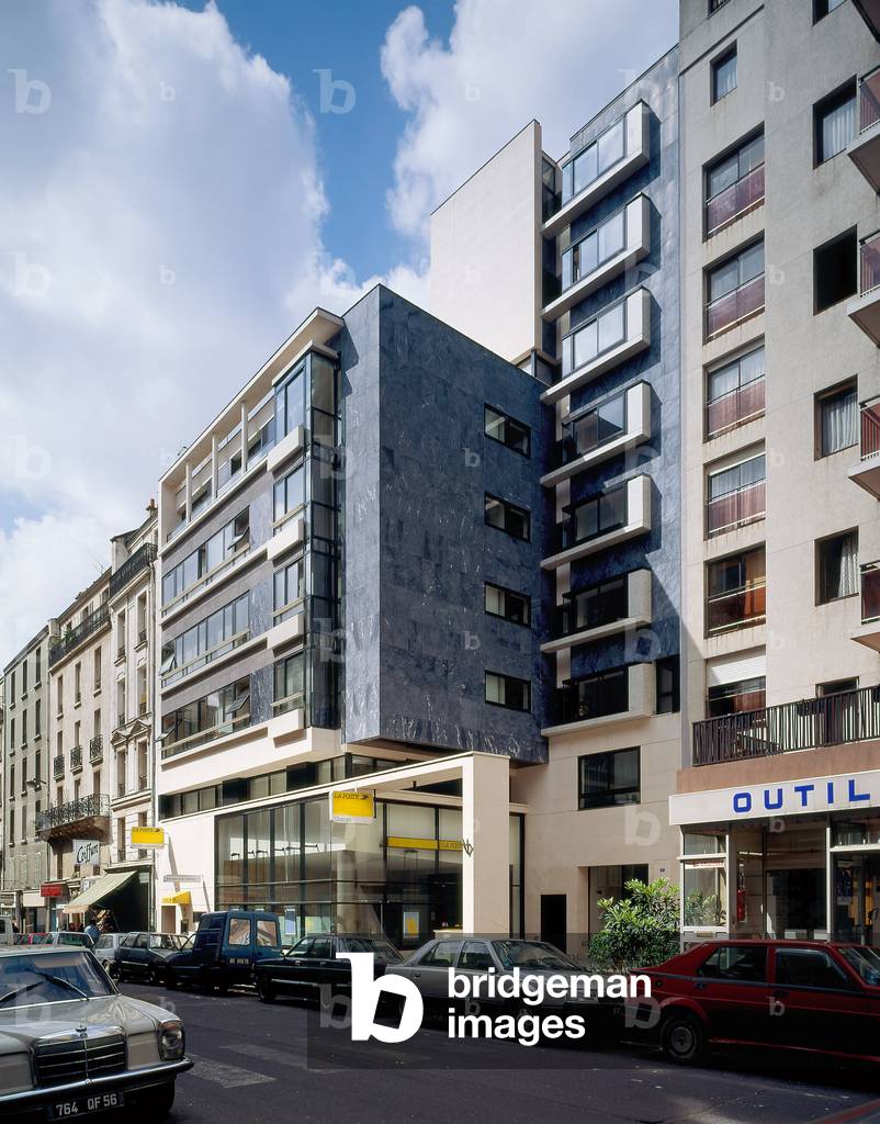 Social housing and post office, 11 rue Etienne Dolet in Paris 75020. Construction 1993, architects Olivier Brenac and Xavier Gonzales. Photography 1993.