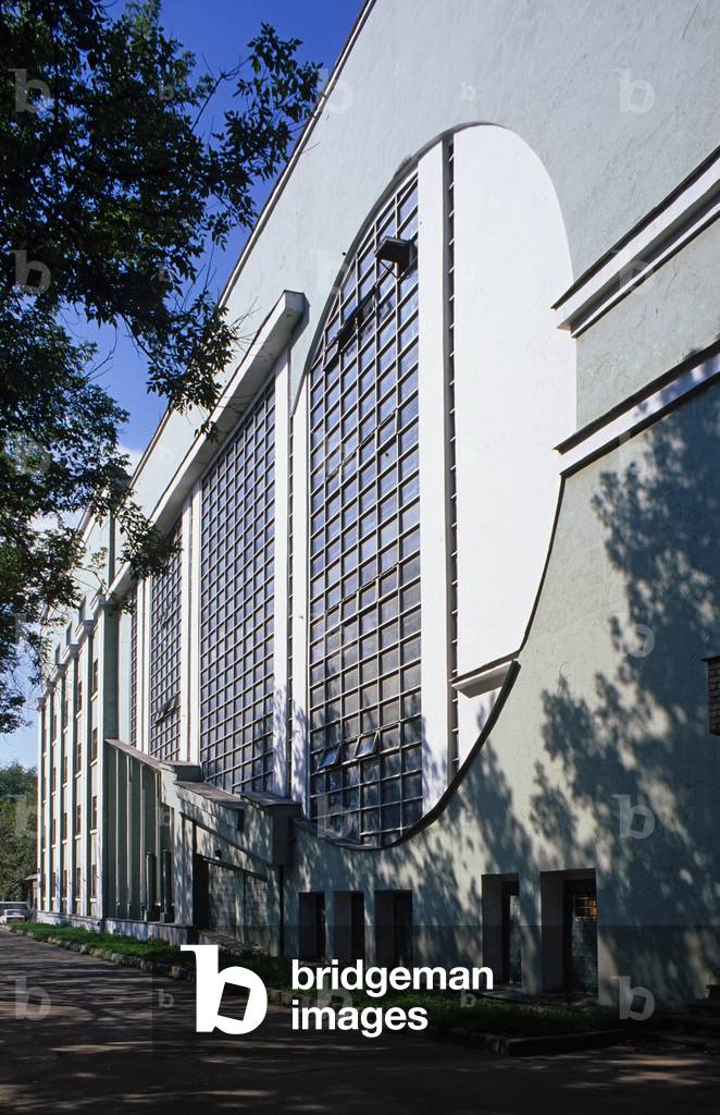 Intourist garage in Moscow (Russia). Construction 1934-1936, architect Konstantin Melnikov (1890-1974). Photography 10/10/99.