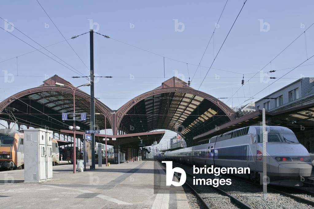 Strasbourg station (Bas Rhin, Alsace). Extension, Place de la gare, architects Jean Marie Duthilleul and Etienne Tricaud, realisation 2007. Photography 10/06/08.