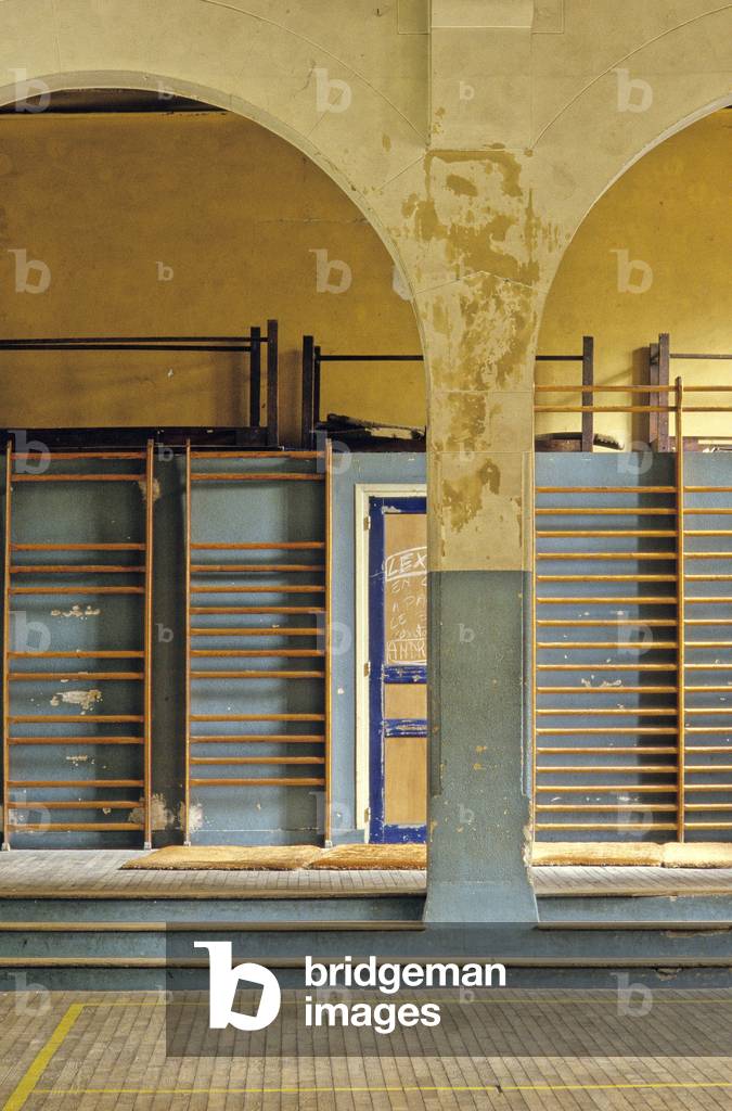 Lycee Louis le Grand has Paris 6th arrondissement.