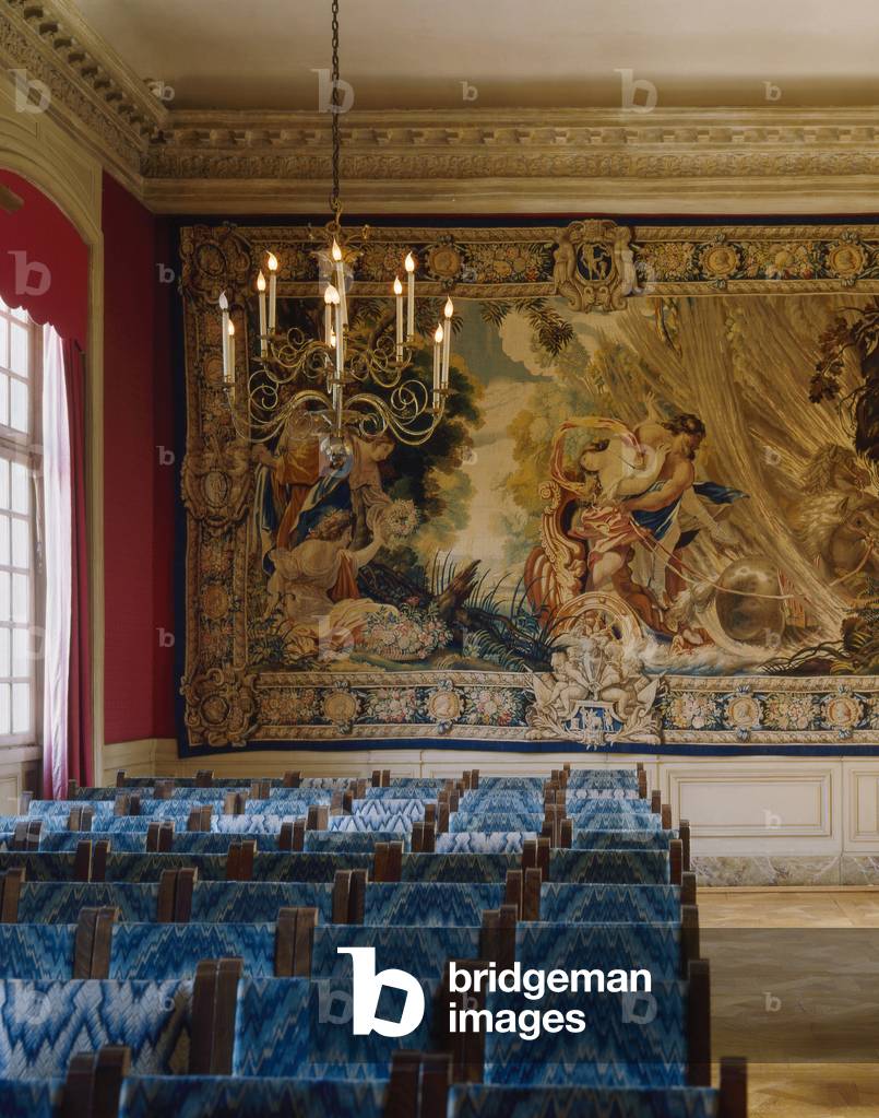 L'Hotel de Sully, 62 rue Saint-Antoine (Saint Antoine), Paris 4. Architecture by Jean Androuet du Cerceau (1585-1649), 1625-1630. The hotel de Sully was built between 1625 and 1630 by the master macon Jean Notin, on plans of Jean I Androuet du Cerceau, for the financier Mesme-Gallet. Sully became owner on 23 February 1634. He lived there and passed it on to his family. Henri IV's Superintendent of Finance will lavishly decorate his new home, without staying there assiduously. The hotel was sold to Benoit Turgot de Saint-Clair in 1752, before becoming the property of the family of Boisgelin 1771. Today it houses Monum, the former National Historic Monument Fund.