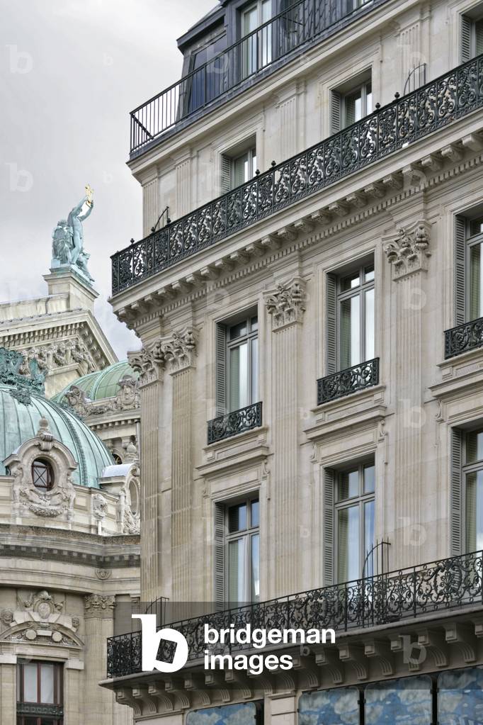 Facade of a Parisian building, rue Scribe in Paris 9th. Photography 25/08/07.