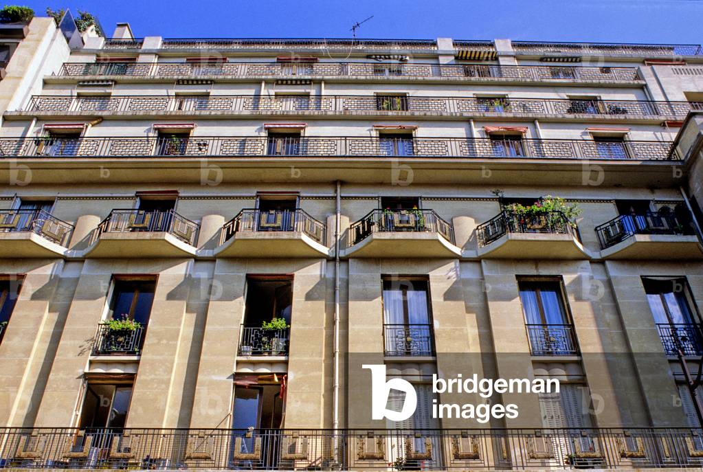 Accommodation, Square Charles Pathe a Paris 75016. Construction 1928, architect Pierre Patout (1879-1965).