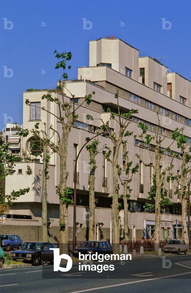 The residential ship building, 3 bld Victor in Paris 75015. Construction 1929-1934, architect Pierre Patout (1879-1965). Photography 10/05/88.
