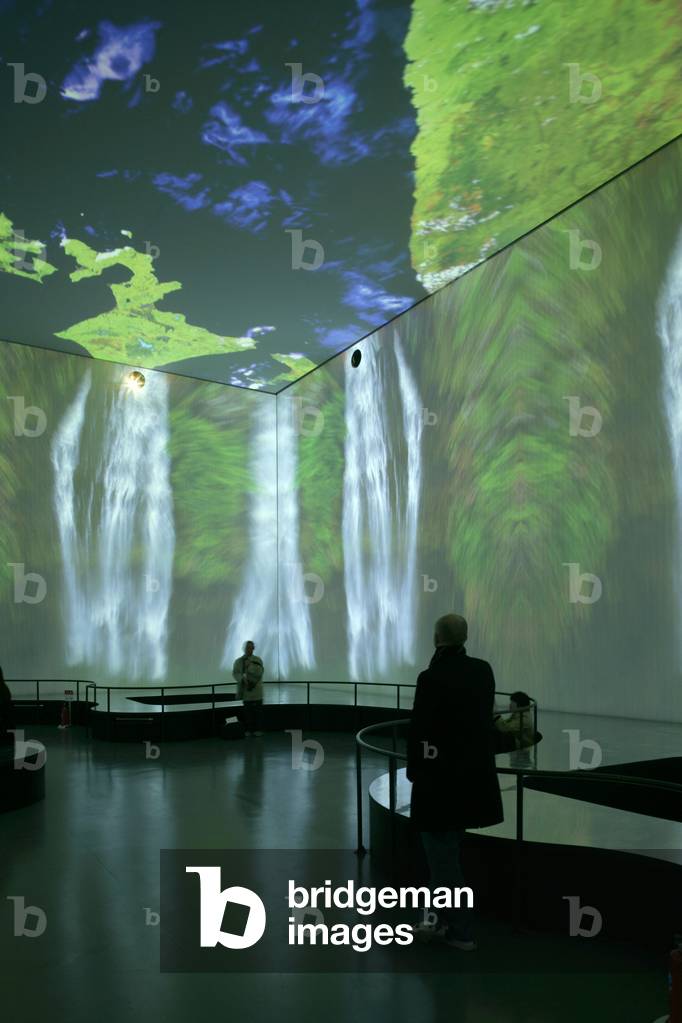 The Immersive Theatre in the French Pavilion of the Aichi World Exposition in Japan, 2005. In a virtual cube of eighteen meters of arete whose faces are projection surfaces, the viewer is wrapped for fifteen minutes in high definition images made by Andy Goldsworthy. Bruno Badiche is the designer and director of the immersive theatre.