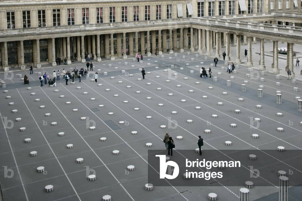 Daniel Buren's columns in the Royal Palace Gardens seen from the Ministry of Culture, rue de Valois in Paris. The columns that grid the court were added in 1986 following a public order from the Ministry of Culture. Photography 19/04/05.