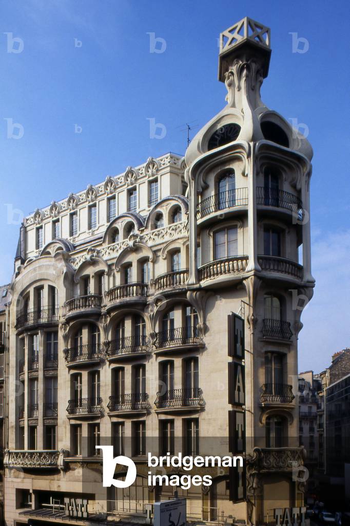 The Felix Potin building, 140 rue de Rennes and rue Blaise Desgoffe, Paris 6th arrondissement. Built in 1904, made of reinforced concrete by the architect Paul Auscher (1866-1932), this seven-storey building consists of supply shops and sales to the public (ground floor and floor), offices and housing on floors. The corner turret is crowned with an evide bell tower where you can read the name of Felix Potin.