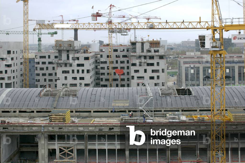 ZAC Paris Rive Gauche, view of the Halle aux Farines and the teaching premises and physics laboratories of the University Paris VII, carried out in 2004 by Philippe Chaix and Jean Paul Morel, Paris 13th arrondissement. Photographic 2004.