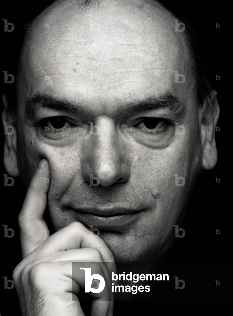 Portrait of the architect Jean Nouvel in his agency.