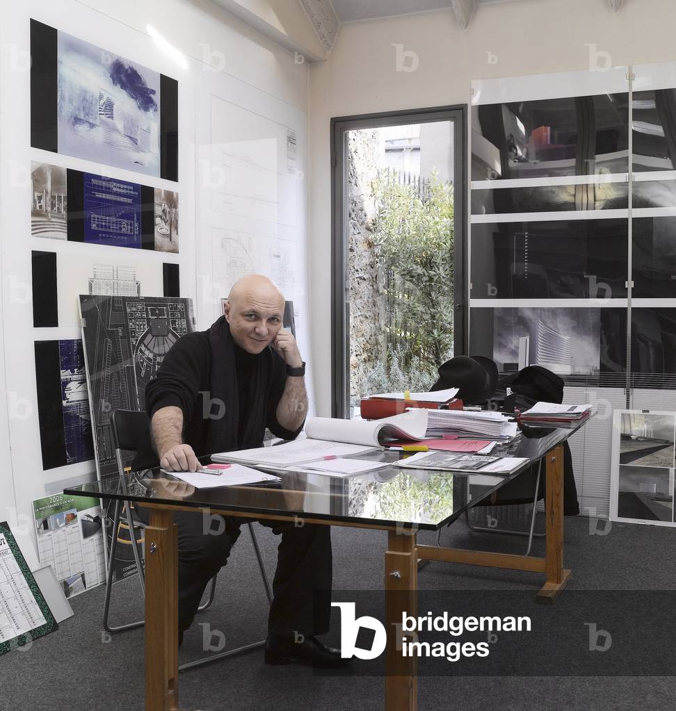 Franck Hammoutene dans son agence d'architecture, 10-12 rue des Lyonnais, Paris 5.