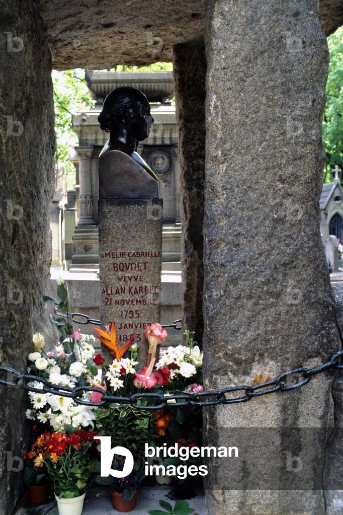 Cemetery du Pere Lachaise, Paris 20th. Cemetery opened around 1804 on a