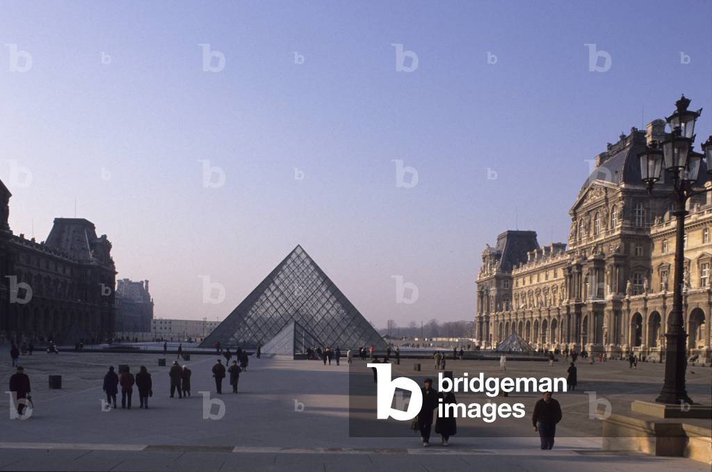 La pyramide du Louvre, Grand Louvre, Rue de Rivoli and quai des
