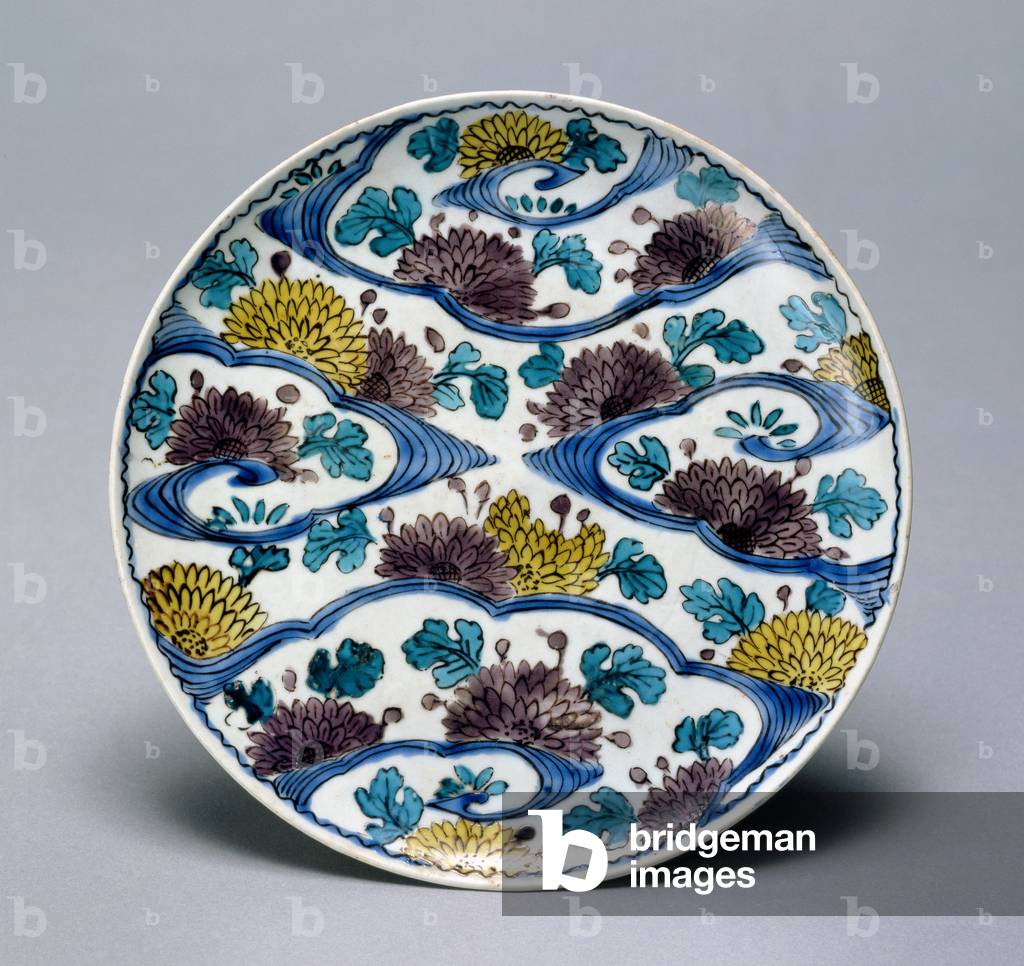 "Fratschüssel mit Chrysanthemen- und Wasserdesign" von Japanese School