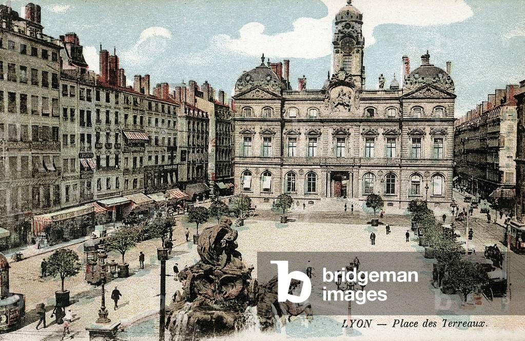View of Place des Terreaux in Lyon. Postcard from the beginning of the 20th century.