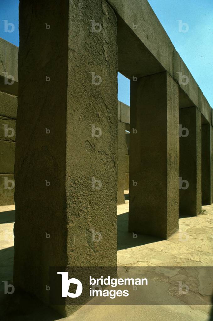 GUIZEH: Burial Temple of King Khephren (= Chephrenn), at the foot of his Pyramid. (OLD EMPIRE)