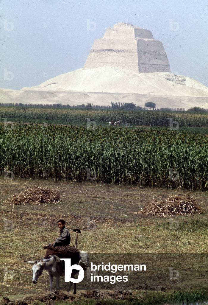 Pyramid of Snefrou in Meidoum, Egypt.