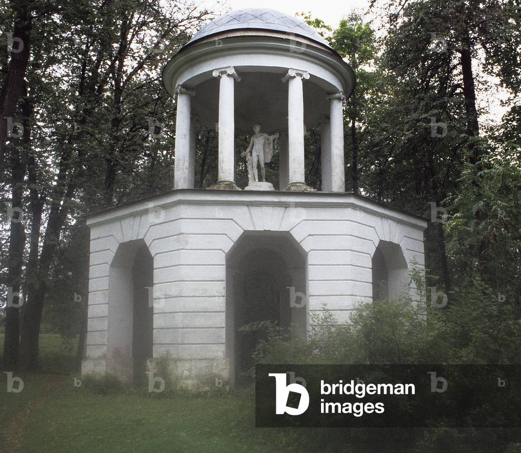 Rotunda & Statue of Apollo, Marfino Estate, Lobnya, Moscow District, Russia (photo)