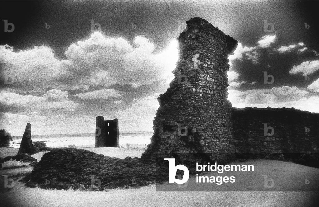 Immagine di Fotografia "Hadleigh Castle", 20th Secolo di Simon Marsden, b/w