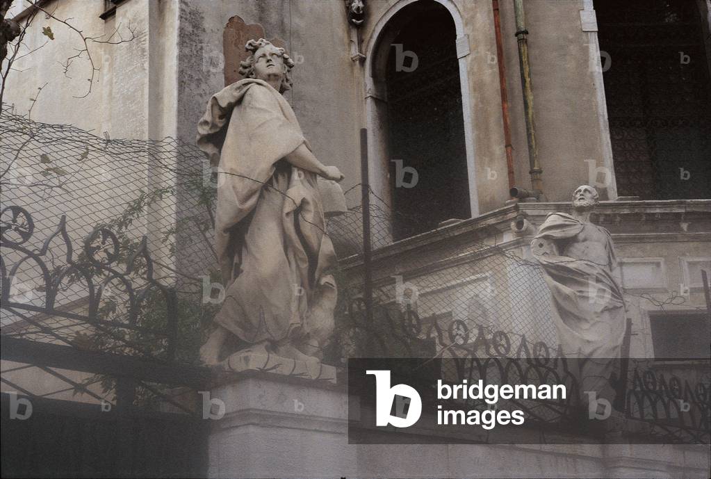 Statues below the Basilica of Santa Maria della Salute, Venice, Italy (photo)