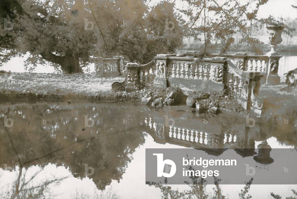 Bridge, Cliveden Manor, Berkshire, England (photo)