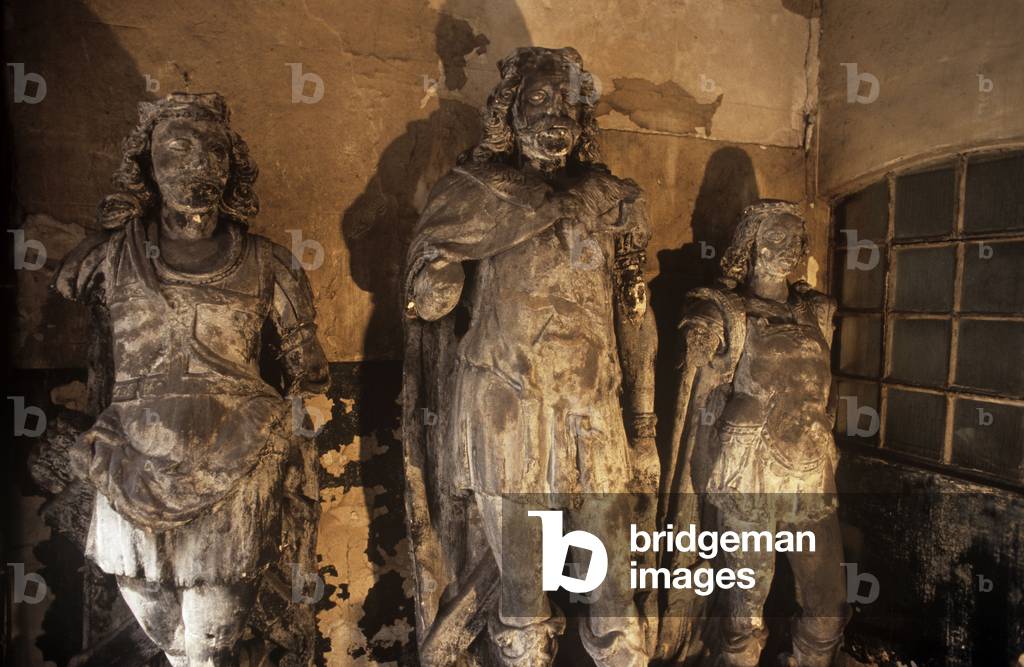 Statues of King Lud & his two sons, St Dunstan-in-the-West, Fleet Street, London, England (photo)