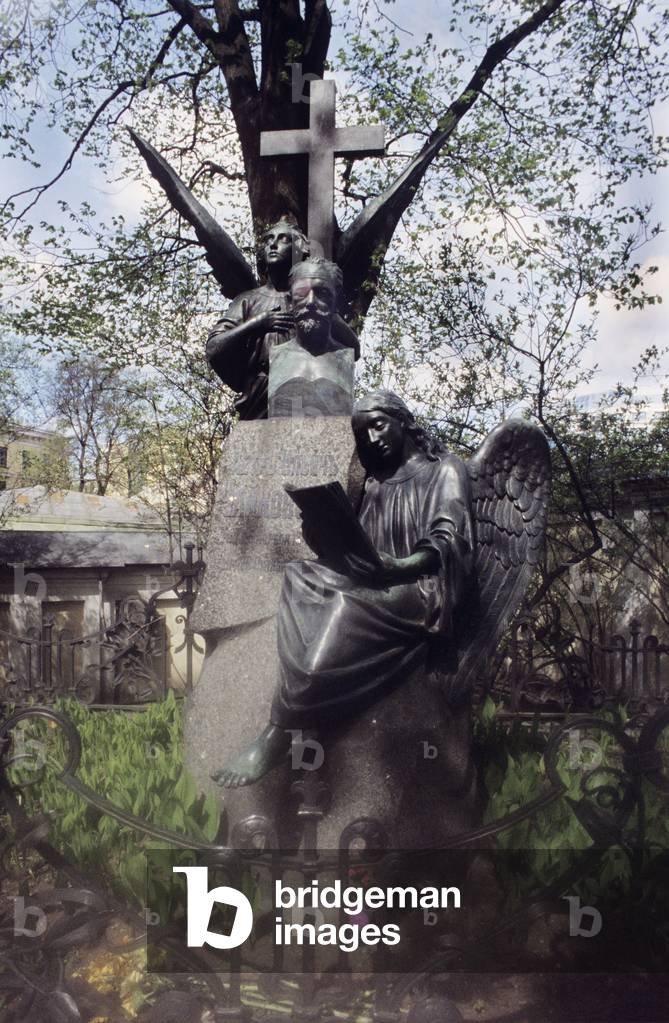Tomb of Pyotr Ilych Tchaikovsky, Tikhvin Cemetery, Alexander Nevsky Monastery, St Petersburg, Russia (photo)