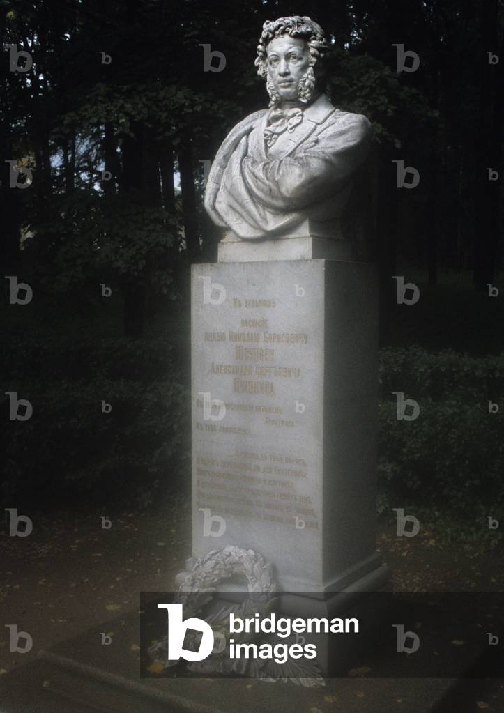Bust of Alexander Pushkin, Arkhangelskoye Estate, Krasnogorsky, Moscow District, Russia (photo)