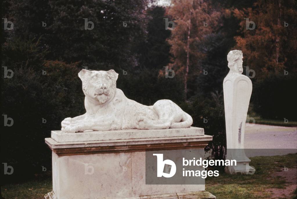 Statues, Chiswick House, London, 1968 (photo)
