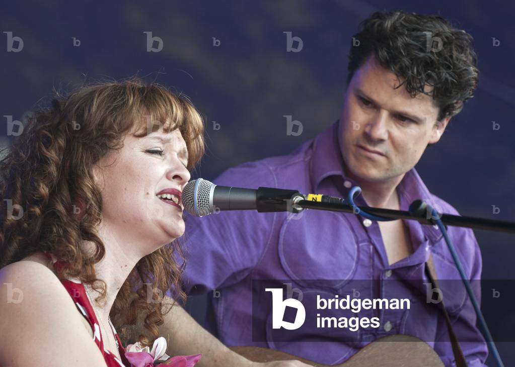 Kathryn Roberts and Sean Lakeman (photo)
