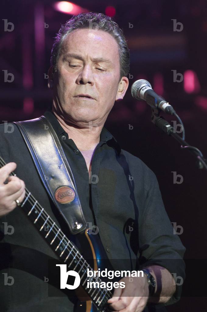 Ali Campbell (photo)