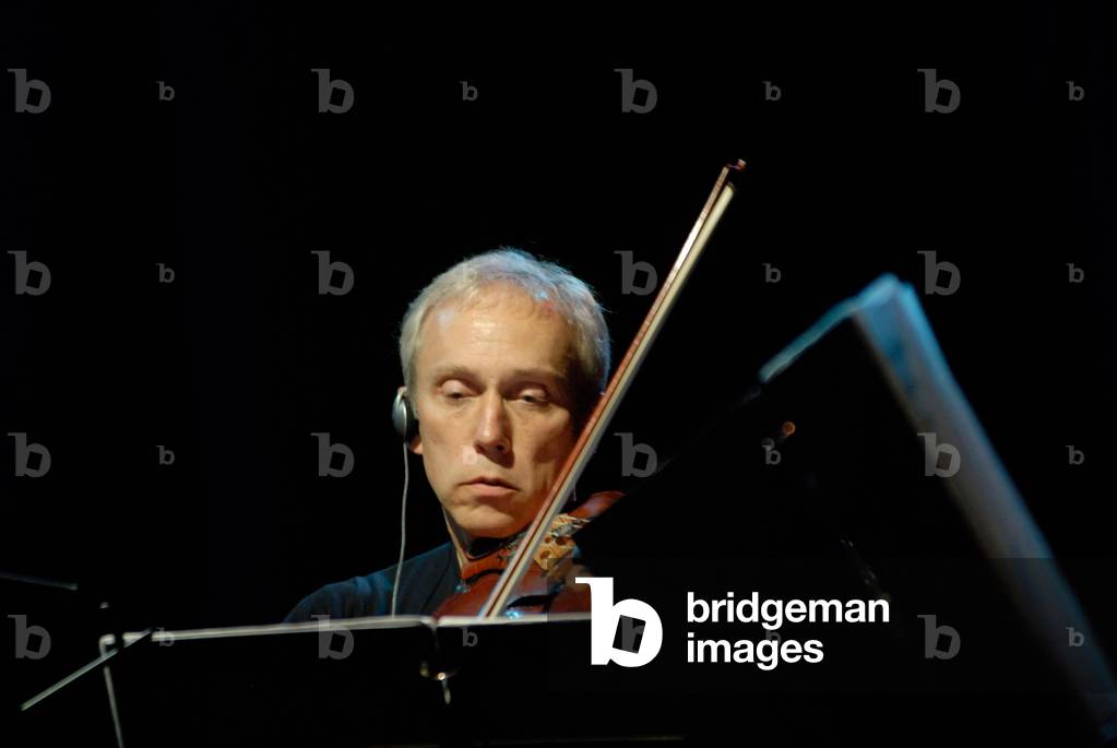 Hank Dutt - Viola (photo)