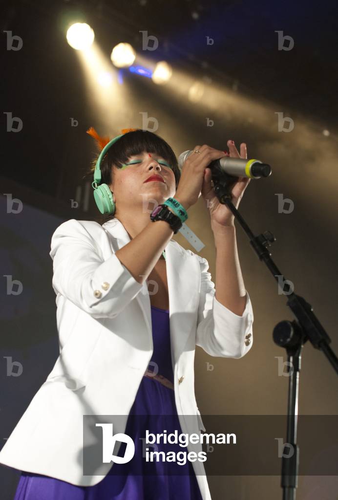 Lilian Saumet (Bomba Estereo) (photo)