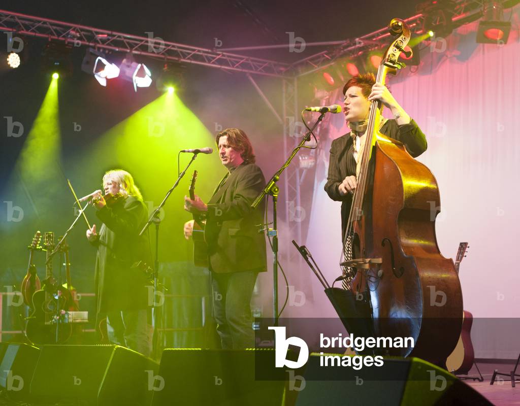 Show of Hands (Miranda Sykes, Steve Knightley and Phil Beer) (photo)
