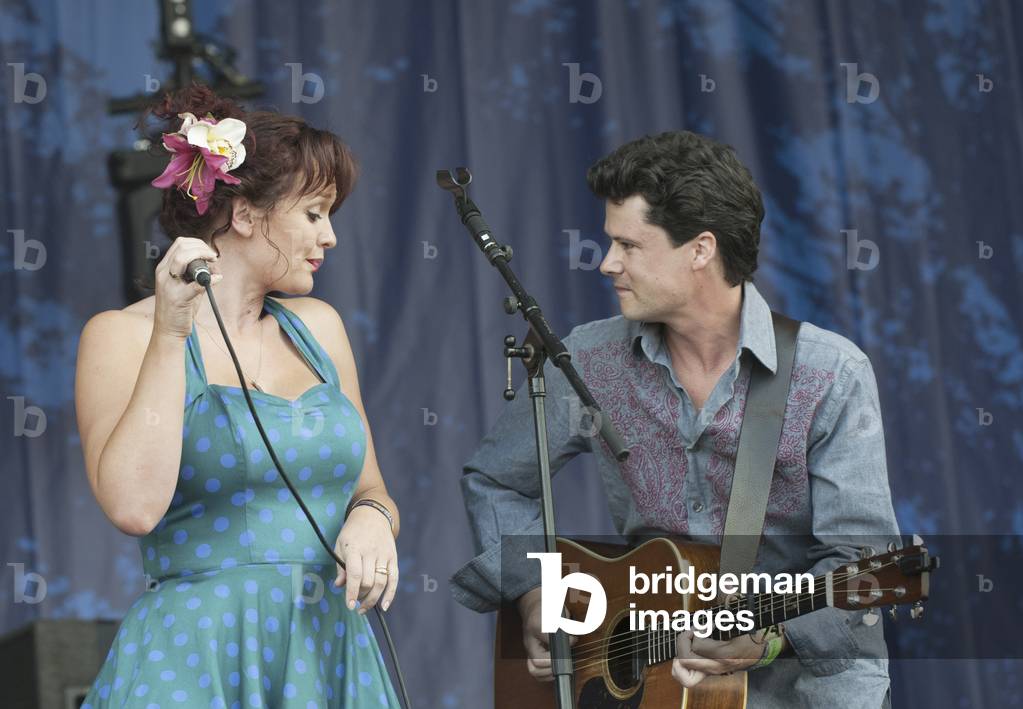 Kathyrn Roberts and Sean Lakeman (photo)