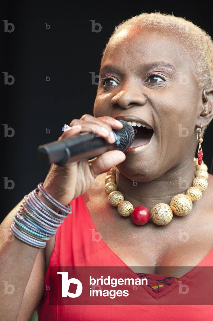 Angelique Kidjo (photo)