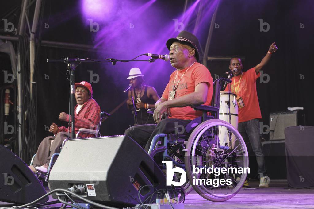 Staff Benda Billili  (photo)