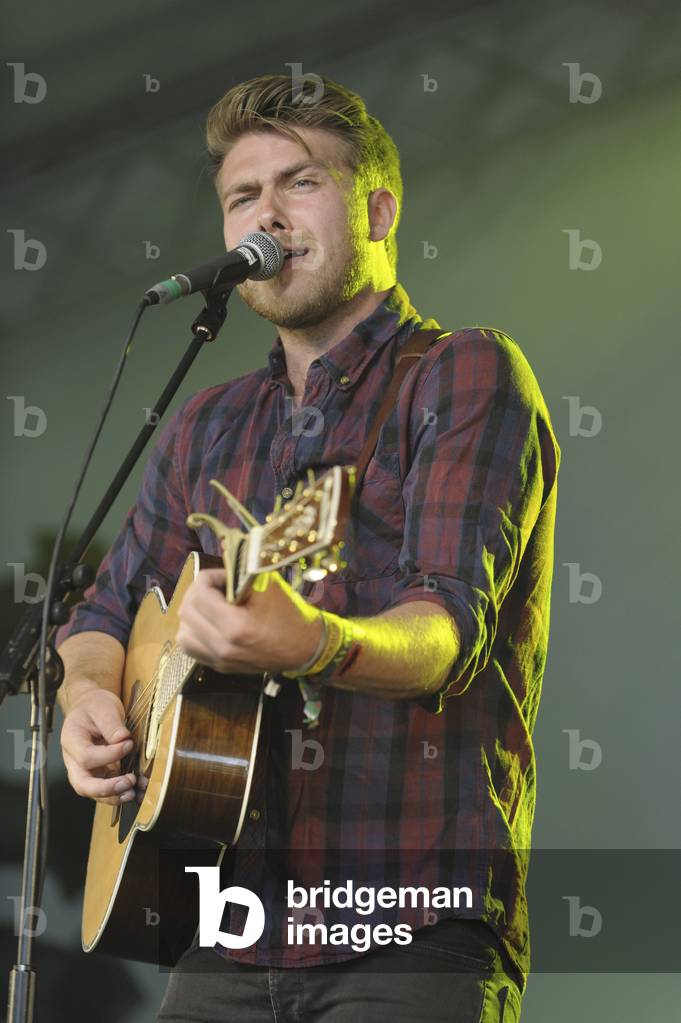 The Hunter And The Bear (photo)