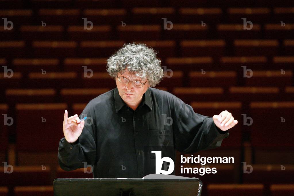 Rene Jacobs leitet das Freiburger Barockorchester in der Salle Pleyel.