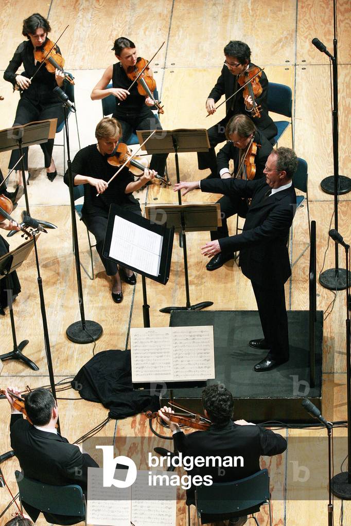 The Philharmonic Chamber headed by Emmanuel Krivine, at the Cité de la Musique. Photography 2008 (the 10/06/2008).