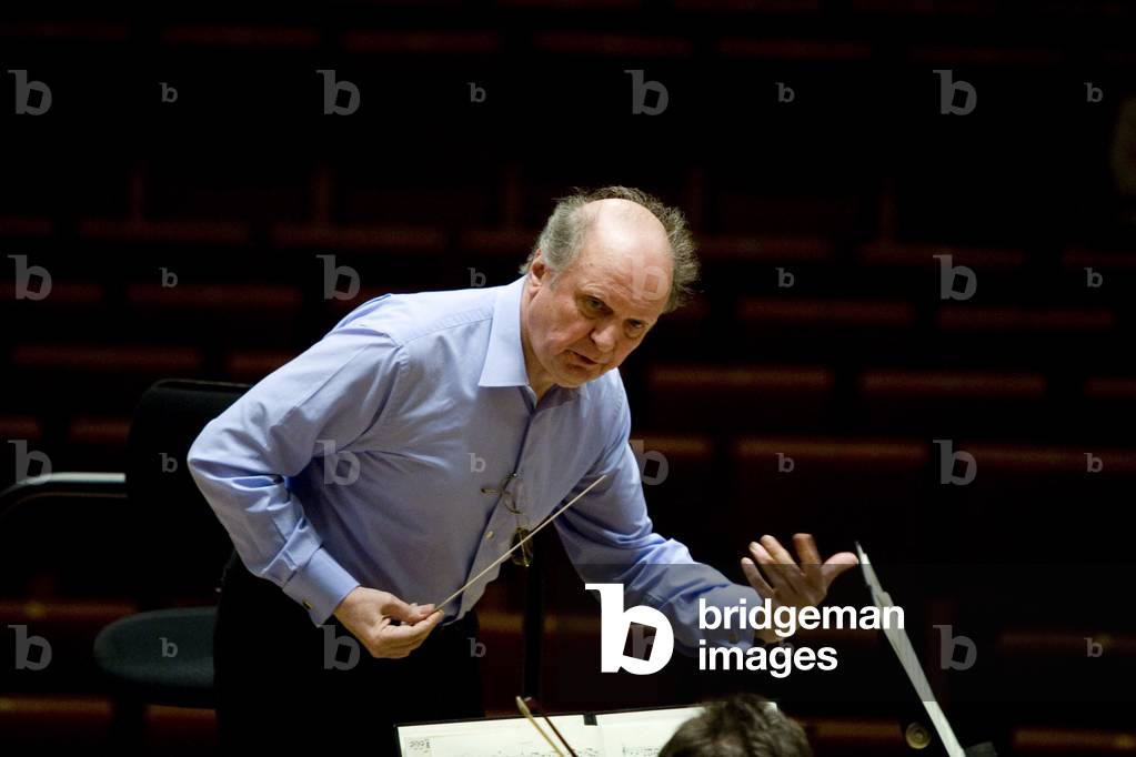RSO Berlin (Rundfunk Sinfonieorchester Berlin or Rundfunk-Sinfonieorchester Berlin) is directed by Marek Janowski. Salle Pleyel, Paris. Photography 2009 (05/04/09).