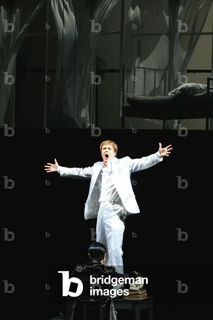 Toby Spence playing Tom Rakewell. The Rake's Progress, opera by Igor Stravinsky to Opera Gernier, Frevrier 2008. Orchestre et choreurs de l'Opera de Paris directed by Edward Gardner and directed by Olivier Py. Photography