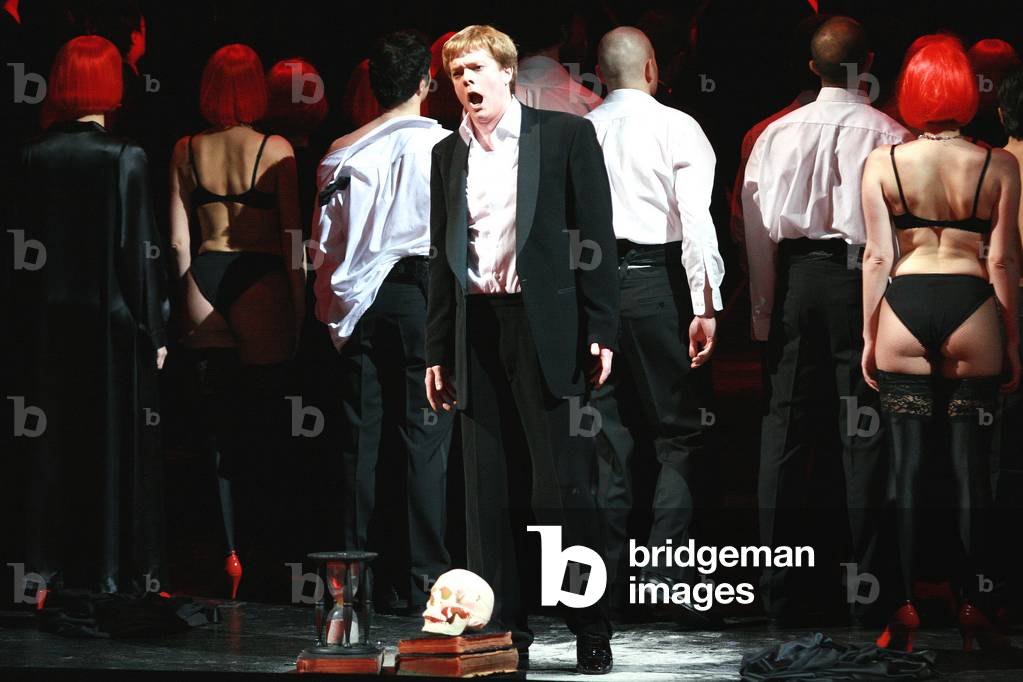 Toby Spence playing Tom Rakewell. The Rake's Progress, opera by Igor Stravinsky to Opera Gernier, Frevrier 2008. Orchestre et choreurs de l'Opera de Paris directed by Edward Gardner and directed by Olivier Py. Photography