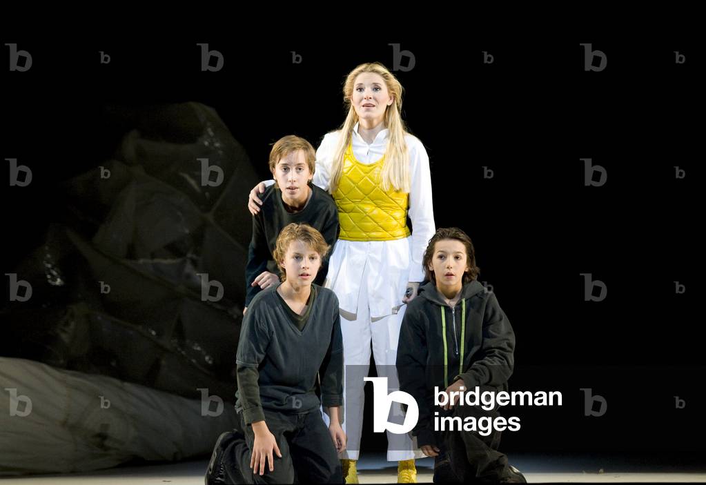 Maria Bengtsson interpreting Pamina. The enchanted flute, opera by Wolfgang Amadeus Mozart at the Opera Bastille, Paris, November 2008. Orchestre et choreurs de l'Opera de Paris directed by Thomas Hengelbrock and directed by La Fura Dels Baus. Photography